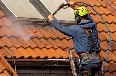 Démoussage et hydrofuge de toiture à Sablet